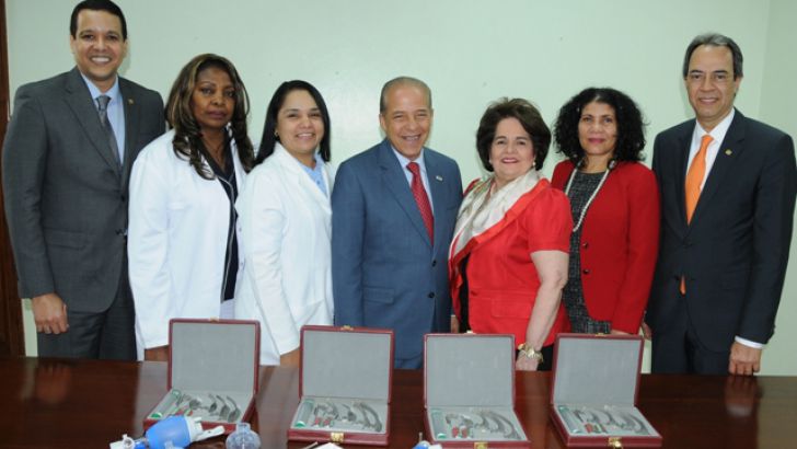 Fundación Popular y la UNFPA entregan donativo a Maternidad La Altagracia 