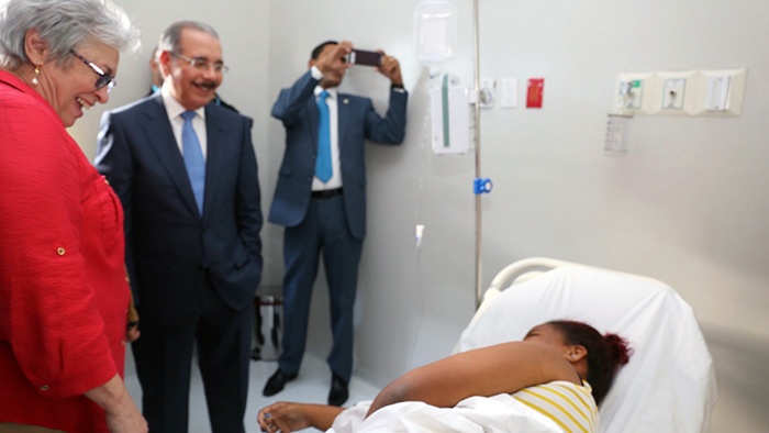 Presidente asegura en Hospital de Higüey atenderán pacientes con o sin seguro 