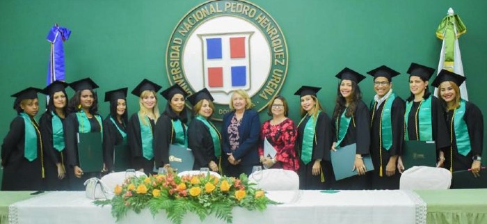 UNPHU gradúa especialistas médicos 