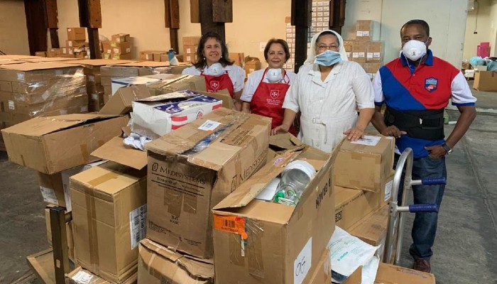 Donan insumos y materiales médicos a diferentes hospitales del país 