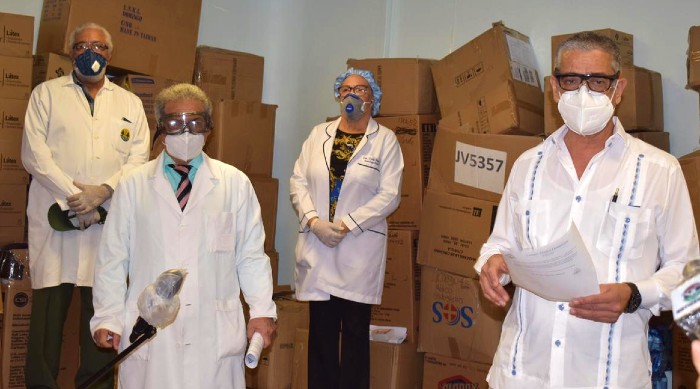 Colegio Médico continúa entrega materiales de bioseguridad para médicos 
