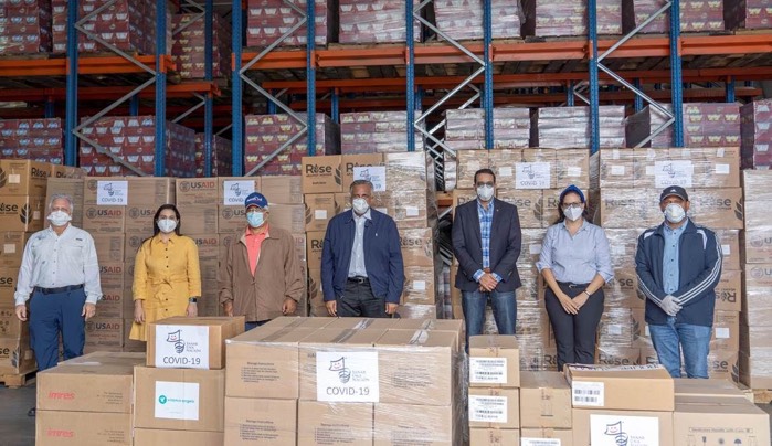 Donan medicamentos y alimento fortificado a pacientes afectados por COVID-19 