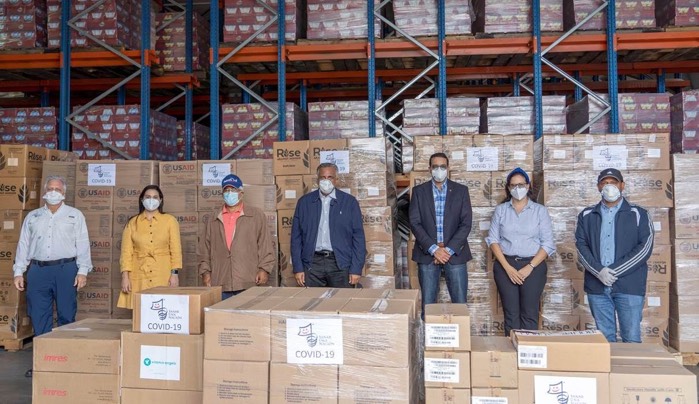 Donan medicamentos y alimento fortificado a pacientes afectados por COVID-19 