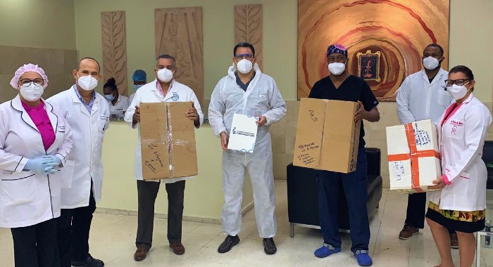 Sociedad Obstetricia y Ginecología entrega material de protección a médicos (VIDEO) 