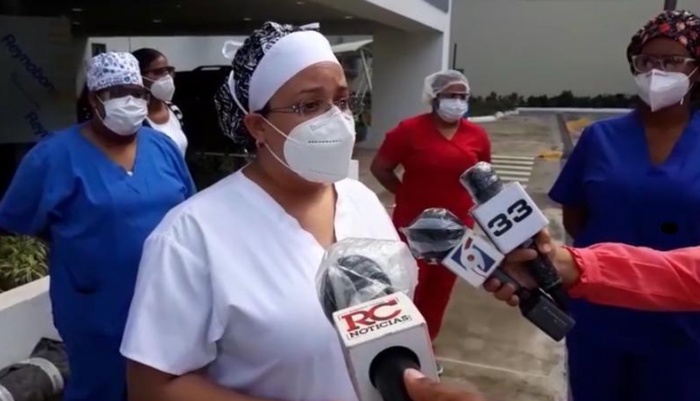Enfermeras atienden pacientes COVID-19 reclaman pago de servicios 