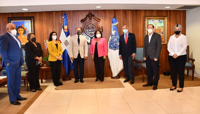 Ministro Salud visita autoridades de la UASD 