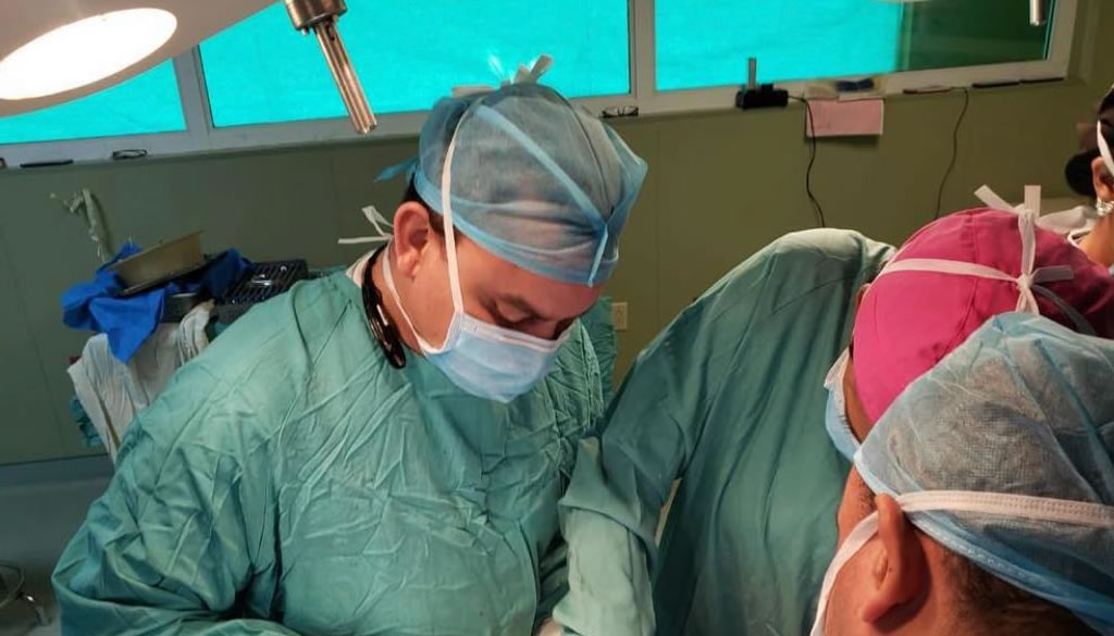 Director Hospital Ney Arias realiza junto a especialistas varios procedimientos quirúrgicos 