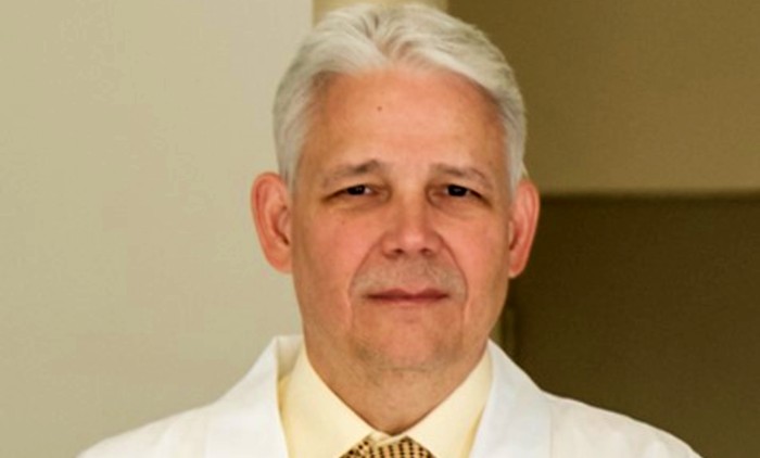 Médico dominicano recibe recertificación internacional de Neumología 