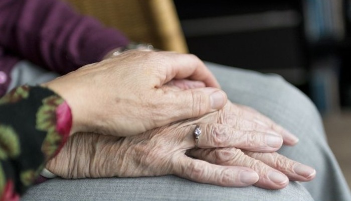 Cómo cuidar a personas con alzheimer durante las festividades navideñas 