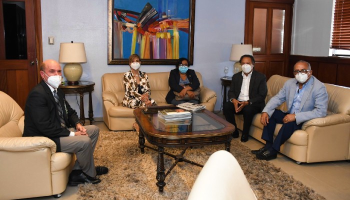 Pediatras y autoridades fortalecen alianza por bienestar de la niñez 
