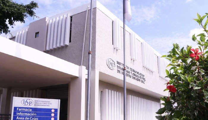 Instituto Dermatológico ha formado 356 dermatólogos 