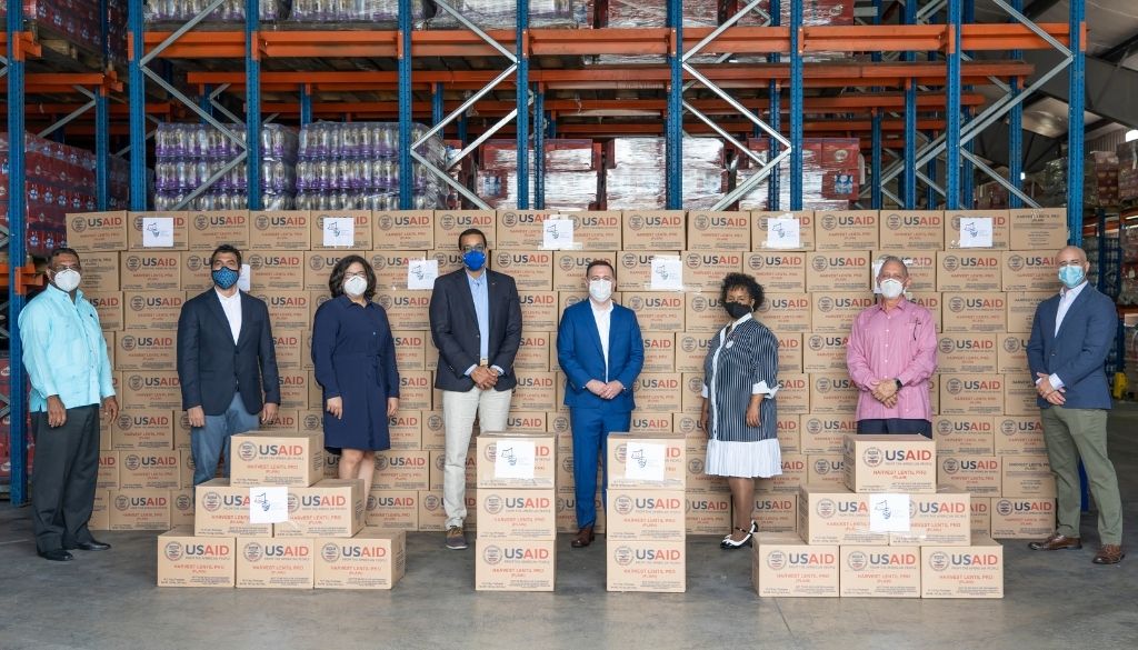 Forman alianza para beneficiar personas con VIH 