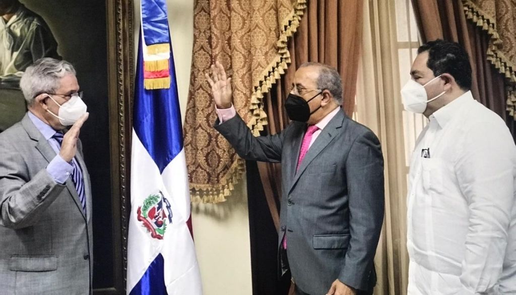 Juramentan al doctor José Joaquín Puello presidente Ciudad Sanitaria 