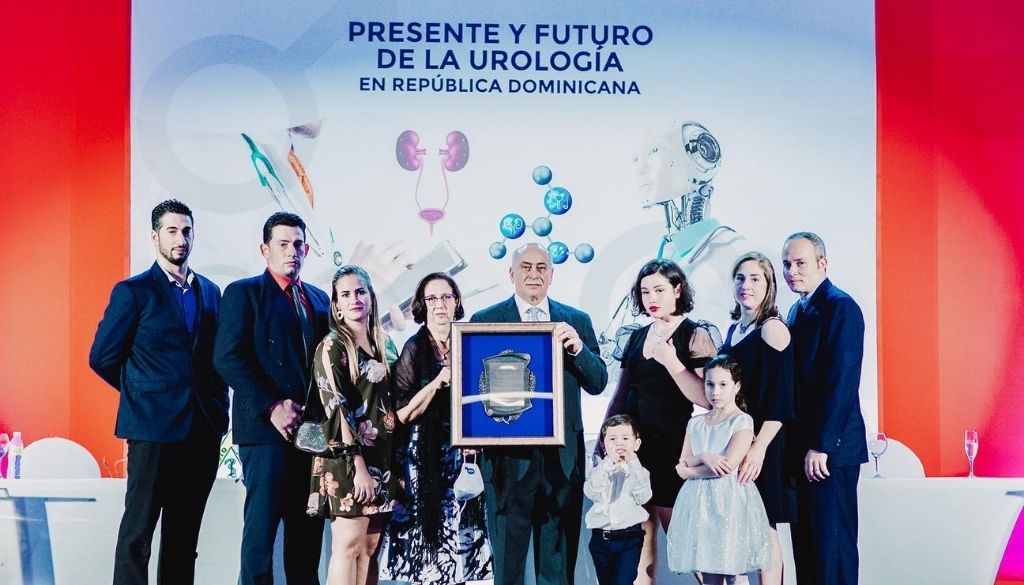 Sociedad Urología reconoce al doctor Francisco Jiménez Capellán 