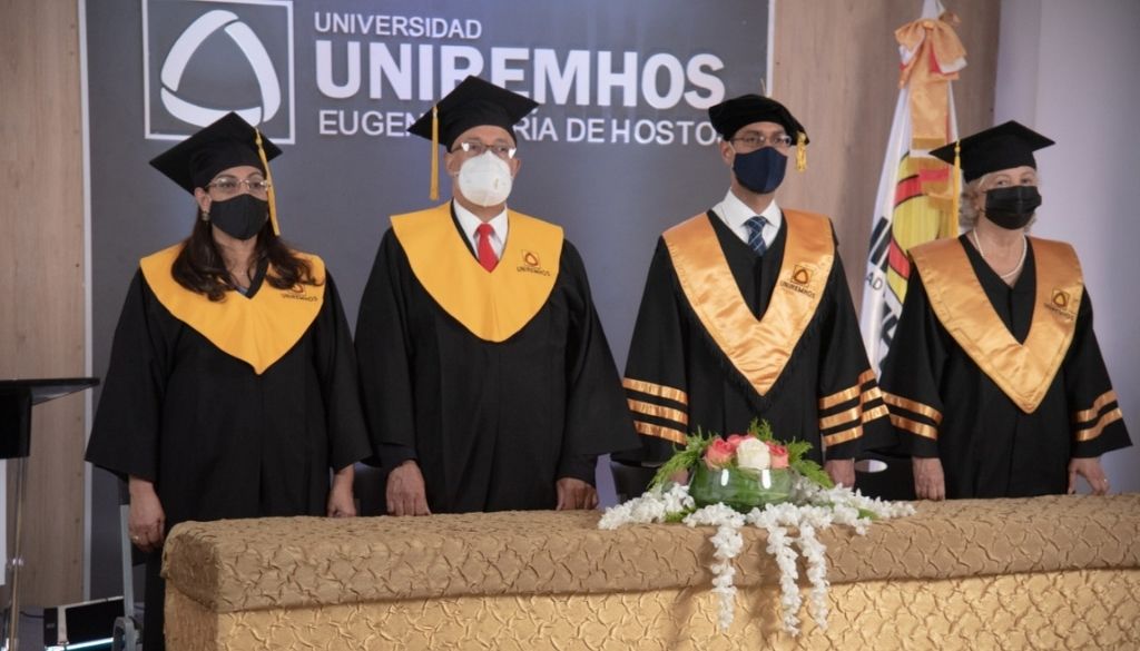 Gradúan 12 nuevos profesionales en Medicina 