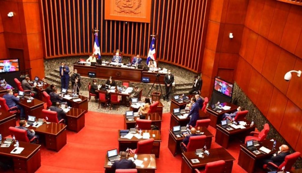 Senado aprueba modificación Ley de Compras y Contrataciones de Bienes para comprar vacunas COVID-19 