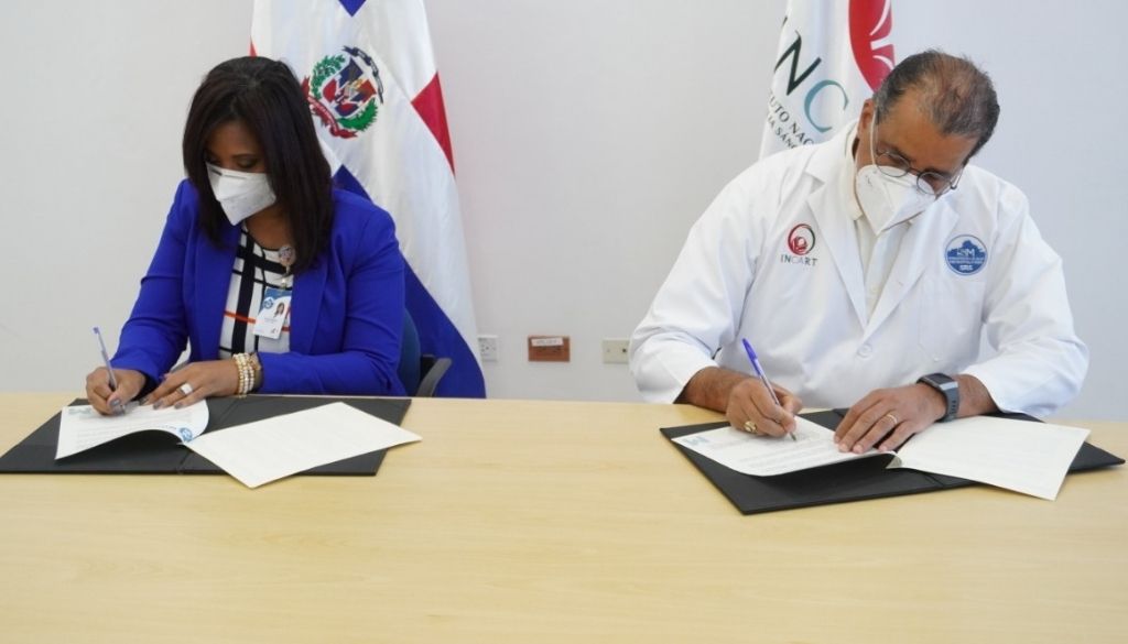Centro de Gastroenterología y el INCART firman acuerdo 