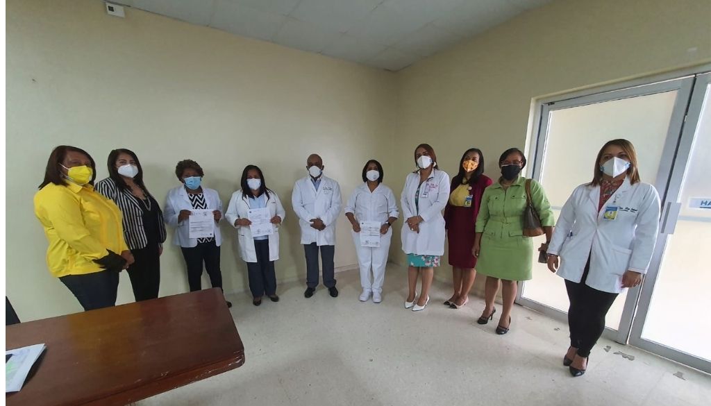 Posesionan nuevo personal de enfermería en Maternidad la Altagracia 
