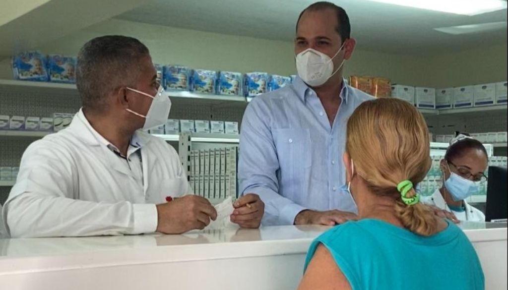 Supervisan abastecimiento de Farmacias del Pueblo 