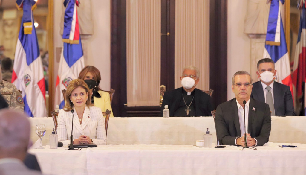 Vacunarán 7.8 millones de dominicanos contra el COVID-19 en 2021 