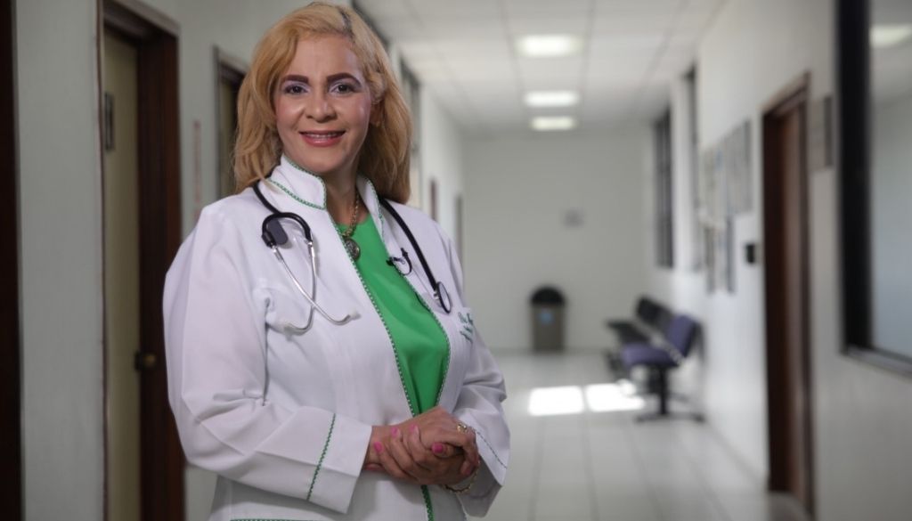 Médicos familiares reeligen a la doctora Francisca Moronta 