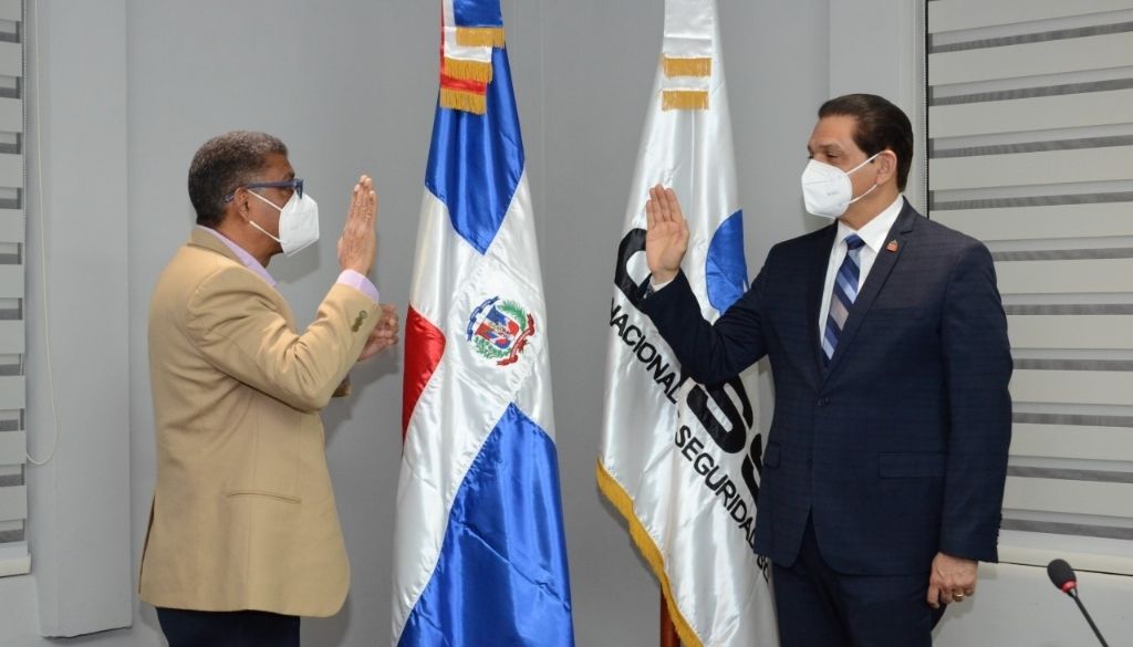 Juramentan ministro Salud como vicepresidente del CNSS 