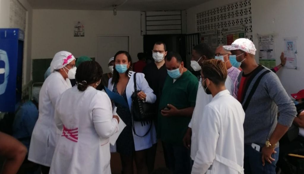 Médicos paralizan labores por 48 horas ante incumplimiento de autoridades 
