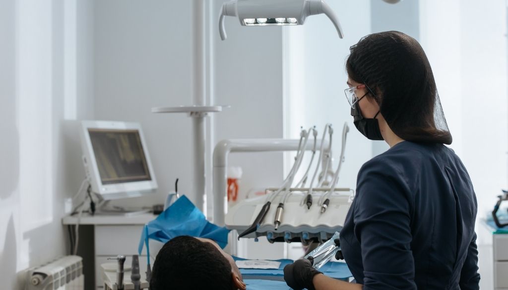 Crean dispositivo de simulación para entrenar estudiantes de odontología 