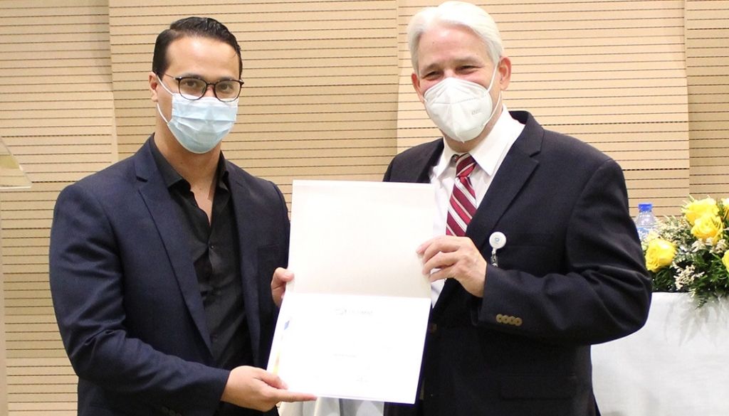 Certifican médicos especialistas y subespecialistas 
