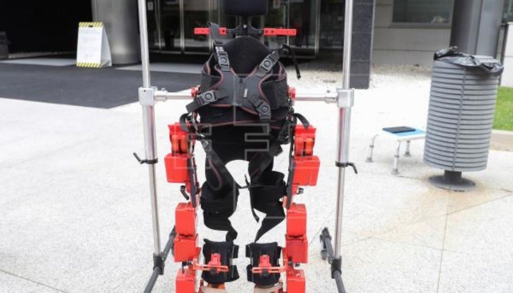 Desarrollan primer exoesqueleto pediátrico para niños con parálisis 