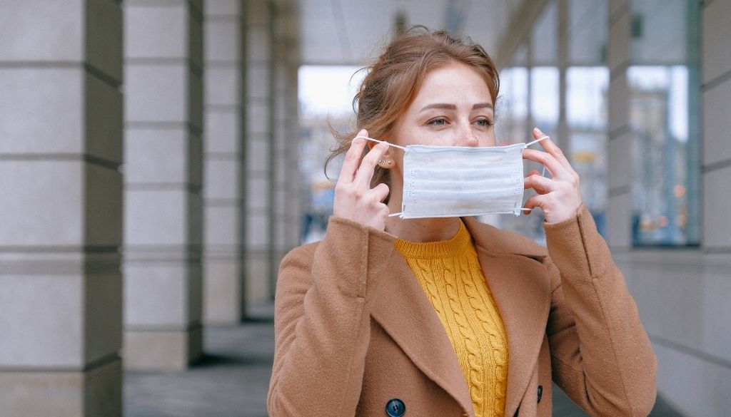 OMS: dejar las mascarillas no sólo depende del nivel de vacunación nacional 