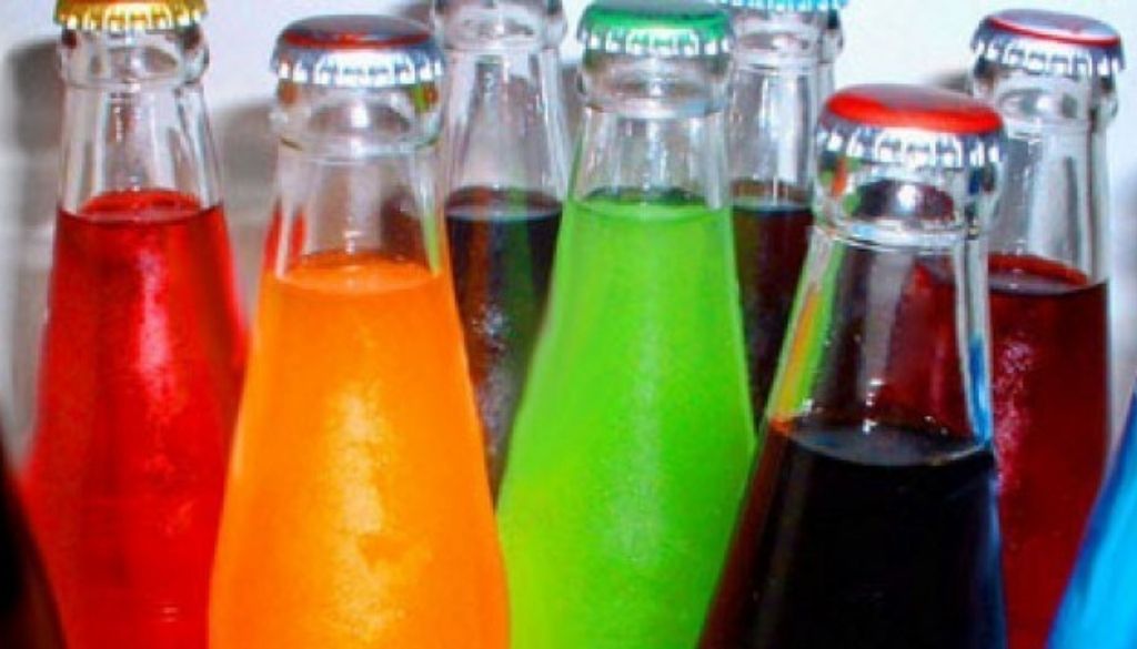 Aumentar impuestos a bebidas azucaradas disminuiría su consumo 