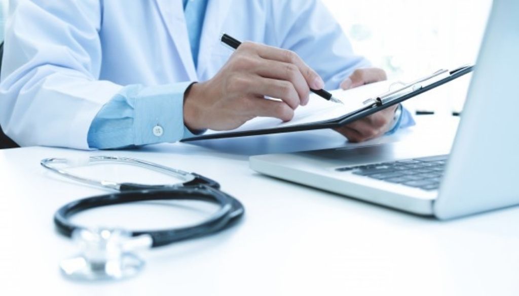 ¿Qué se debe tomar en cuenta para publicar investigaciones en revistas de salud? 