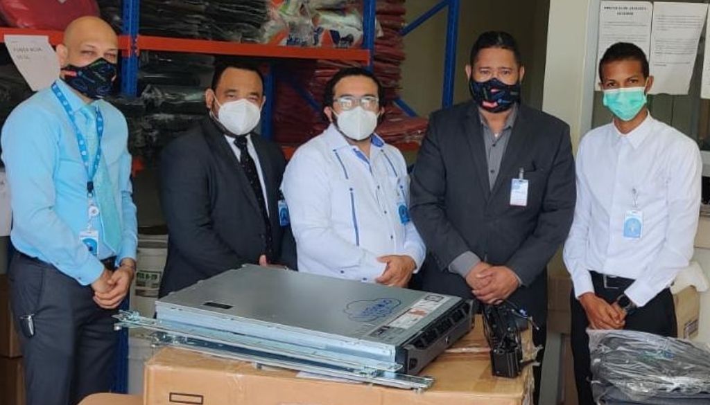 Donan equipos tecnológicos al Hospital Materno Reynaldo Almánzar 