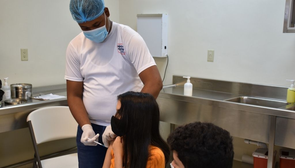 Inicia vacunación de  adolescentes  en Hospital Hugo Mendoza 