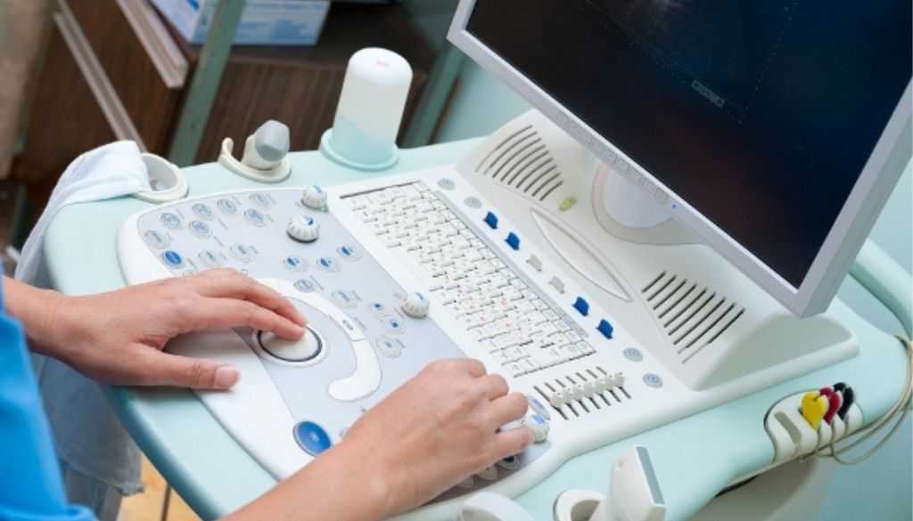 Médicos internistas piden integrar y estandarizar el uso de la ecografía multiórgano en la práctica clínica 