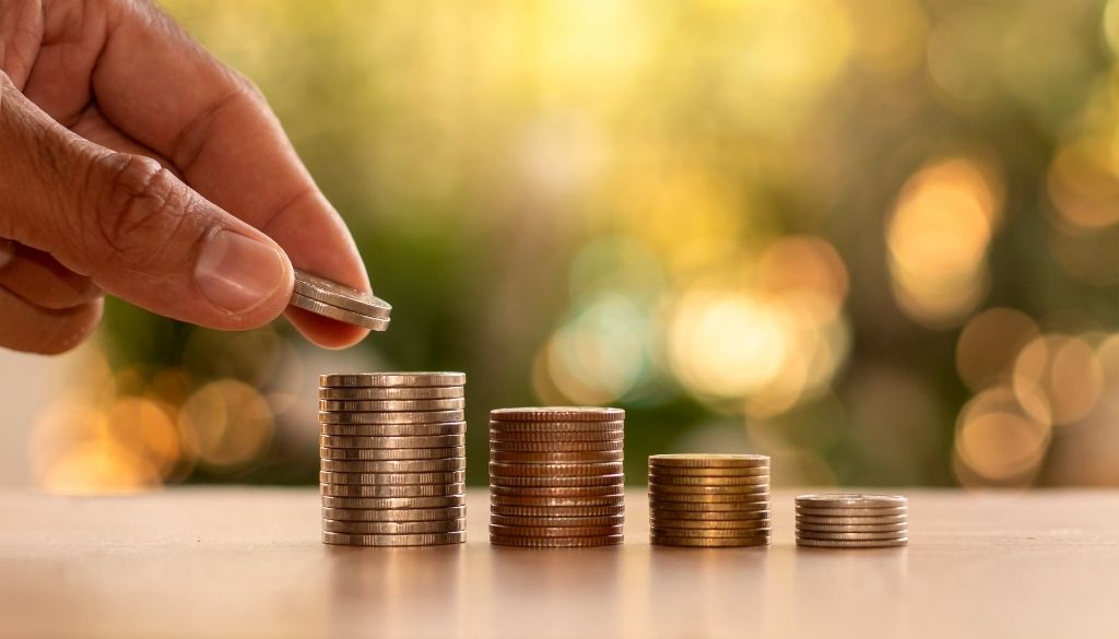 Benefician a más de 1,500 médicos pensionados con aumento salarial 