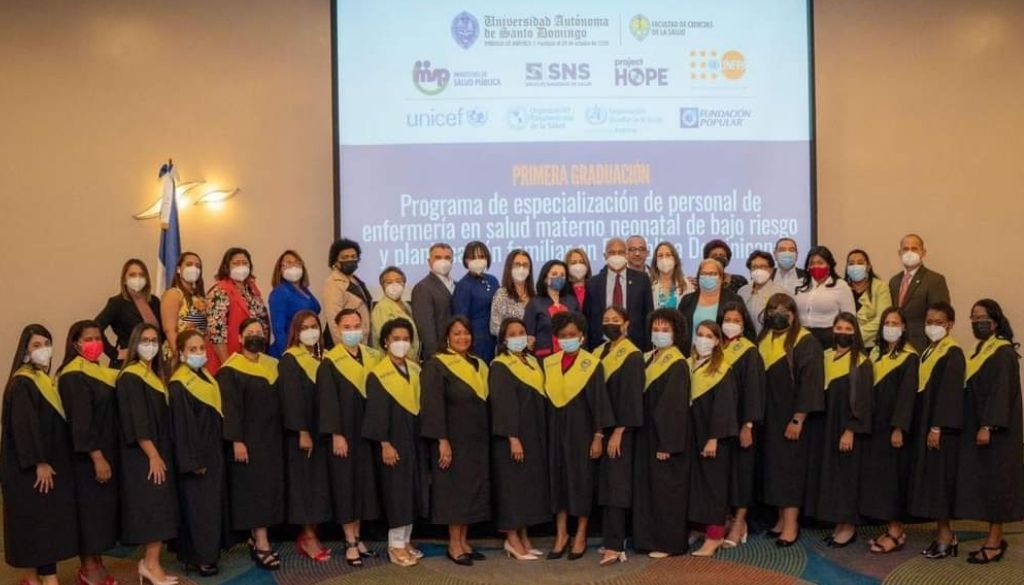 Gradúan primeras enfermeras especialistas en atención gineco obstétrica y neonatal 