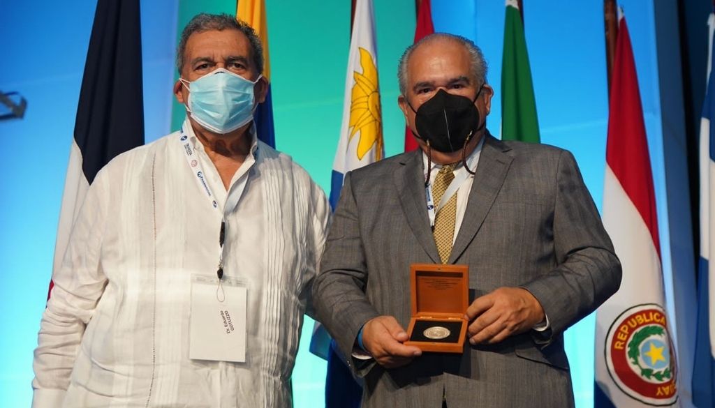 Reconocen médicos por aportes enfermedades infecciosas 