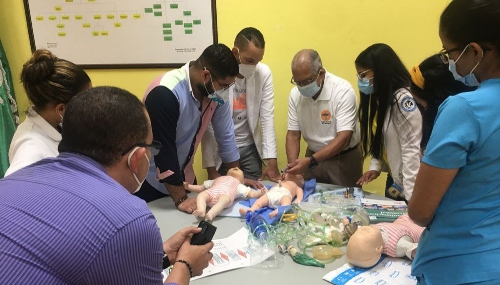 Capacitan residentes de pediatría en reanimación cardiopulmonar neonatal 