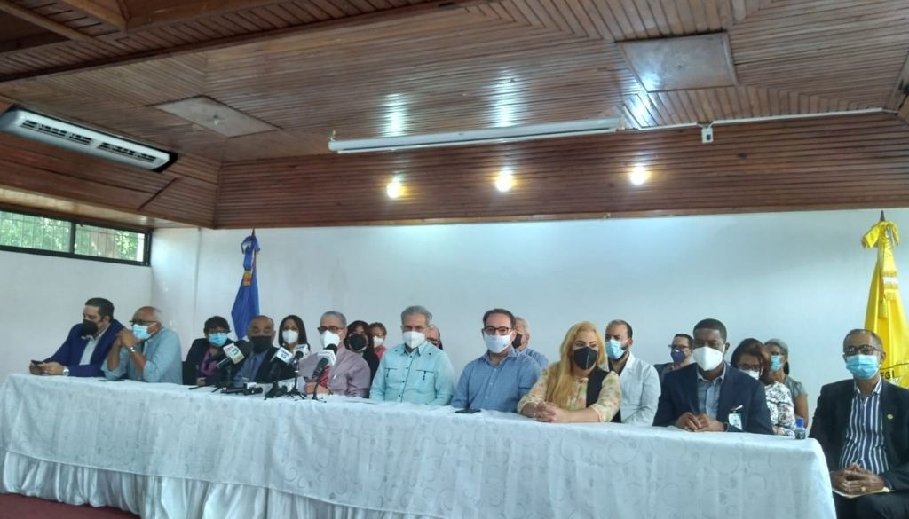 Médicos rechazan aumento de 11% y van a paro nacional (VIDEO) 