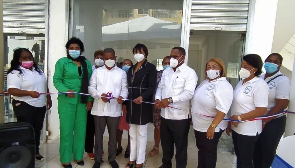 Entregan proyecto habitacional beneficia enfermería 