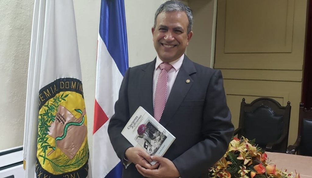 Academia de Medicina presenta libro Cincuenta Reflexiones del Dr. Luis Ortiz Hadad 