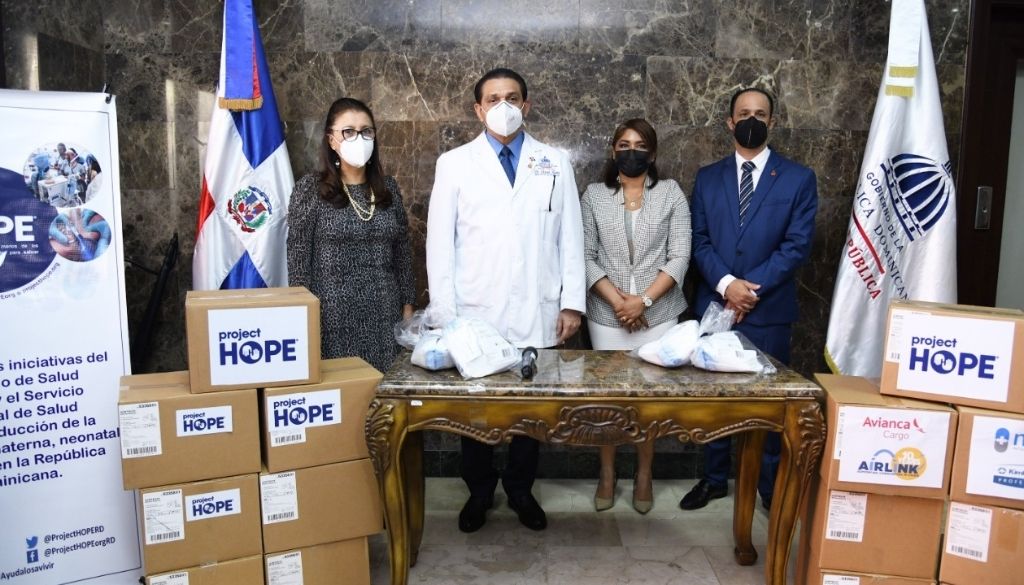 Donan mascarillas al Ministerio de Salud Pública 