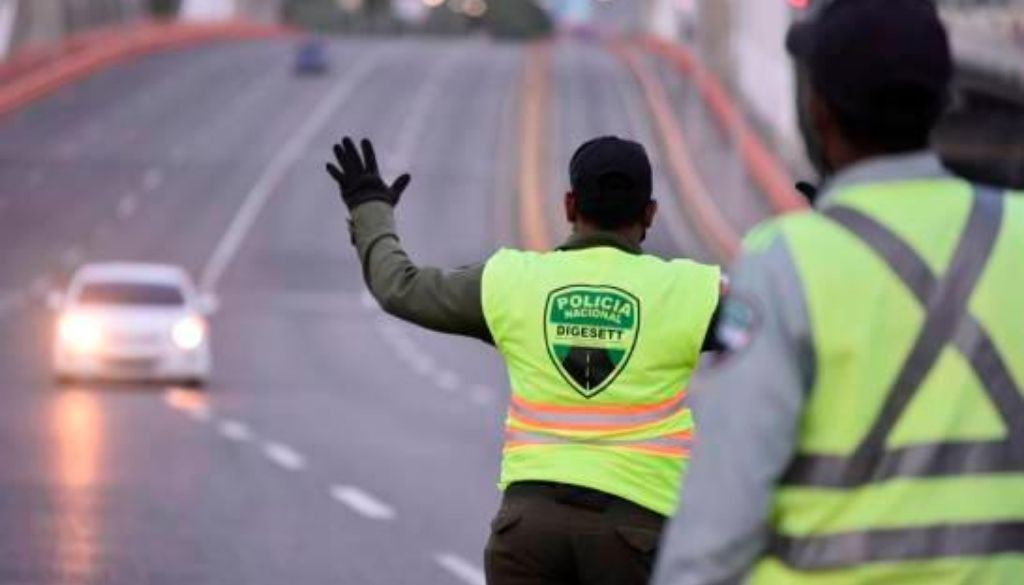¿Retomar el toque de queda? Más del 50% usuarios de DiarioSalud piensa que sí 