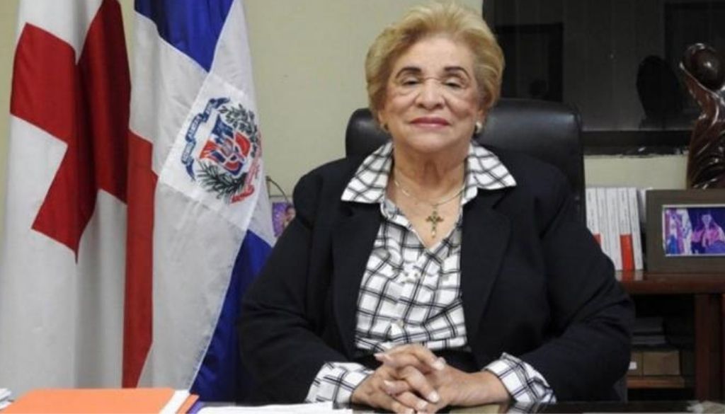 Reconocen de manera póstuma a expresidenta de la Cruz Roja 