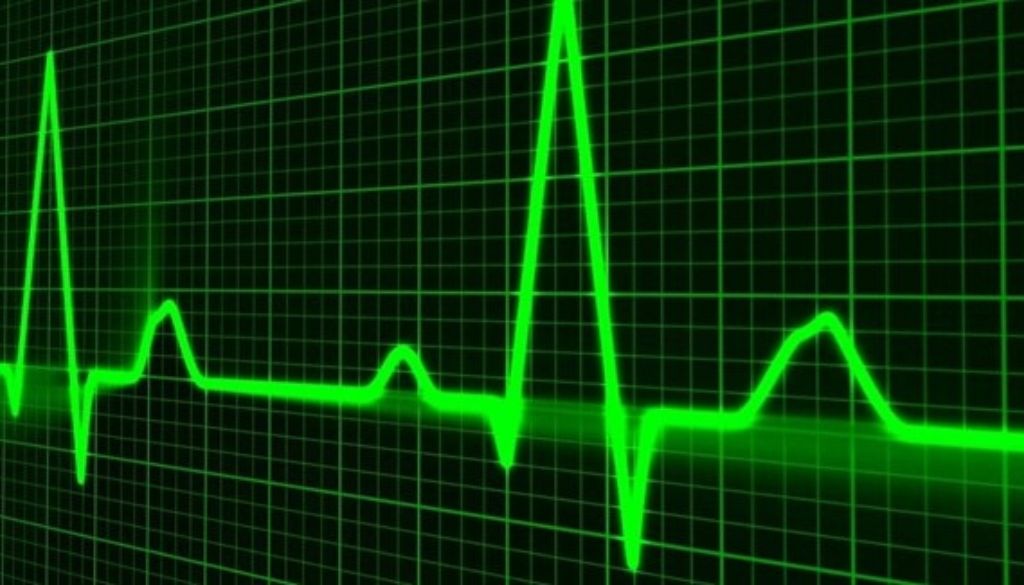 Demuestran algoritmo incorporado en desfibriladores predice descompensaciones de insuficiencia cardíaca 