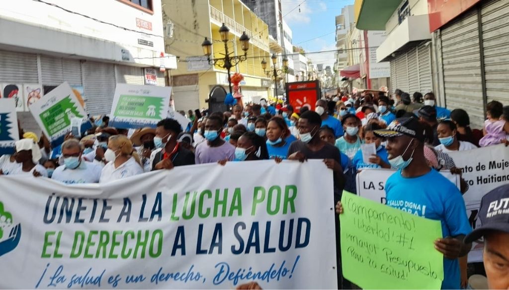 Organizaciones marchan por mejor acceso a la salud 