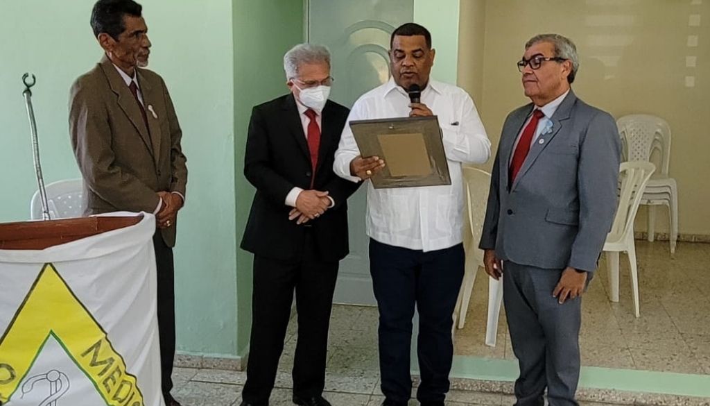 Reconocen al doctor Waldo Ariel Suero como hijo meritorio de Barahona 