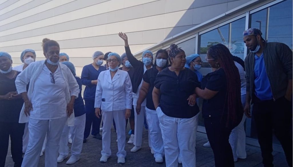 Personal de salud protesta en reclamo pago de incentivos  